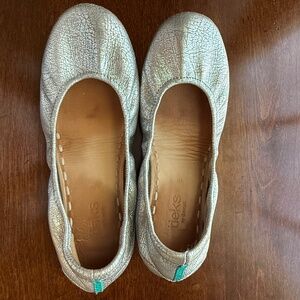 EUC silver screen Tieks—size 8